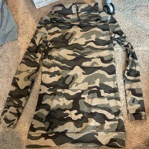 Chelsea DeBoer camo cowl